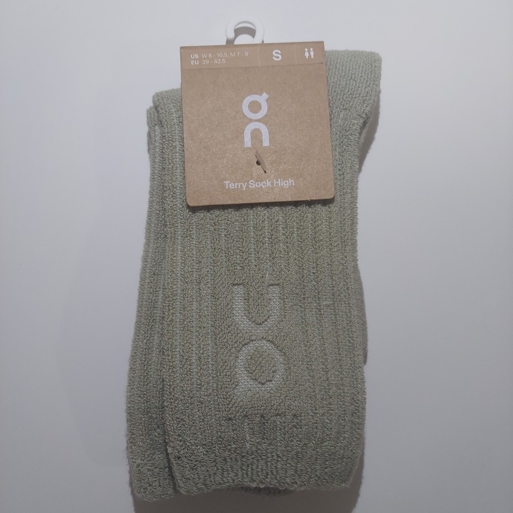 1 Pair Unisex Size S - W8-10.5 / M 7-9 - On Cloud Terry Socks High Desert Green